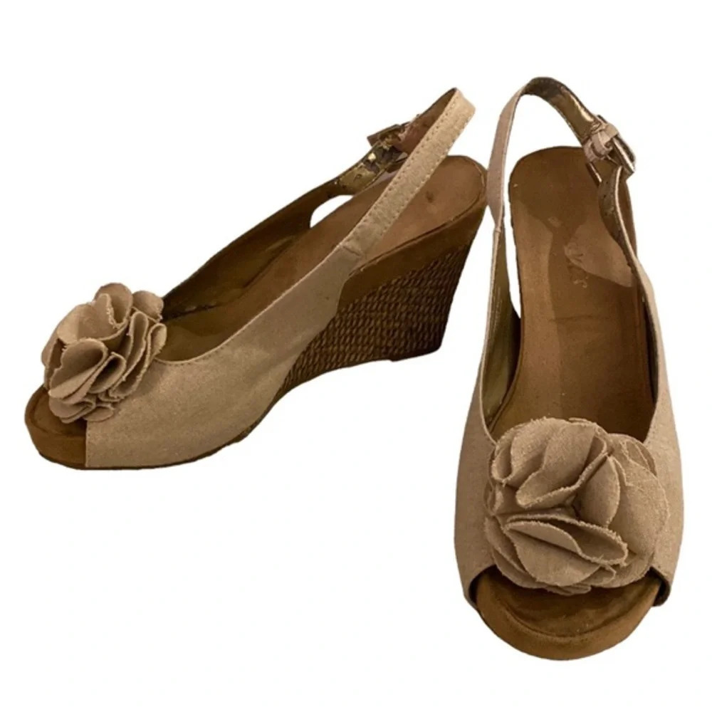 Aerosoles‎ flower espadrille heel